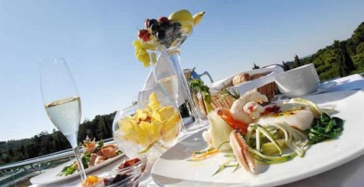 Hotelurile de pe litoral trec pe sistemul all inclusive